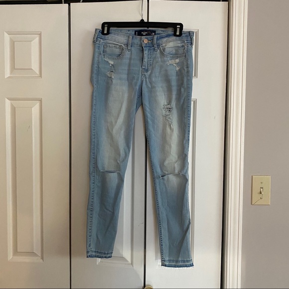 Hollister Light Wash Cropped Jeans - Picture 1 of 5